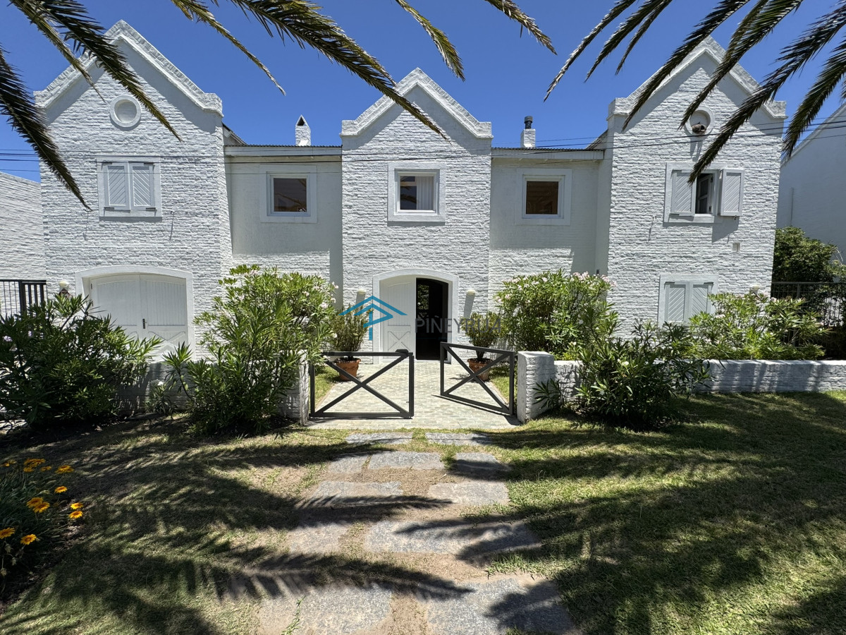Casa ID.213 - Destacada propiedad a pasos de la Posta del Cangrejo 