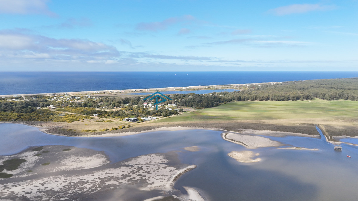CASA EN VENTA EN SANTA MONICA CON VISTA A LAGUNA JOSE IGNACIO