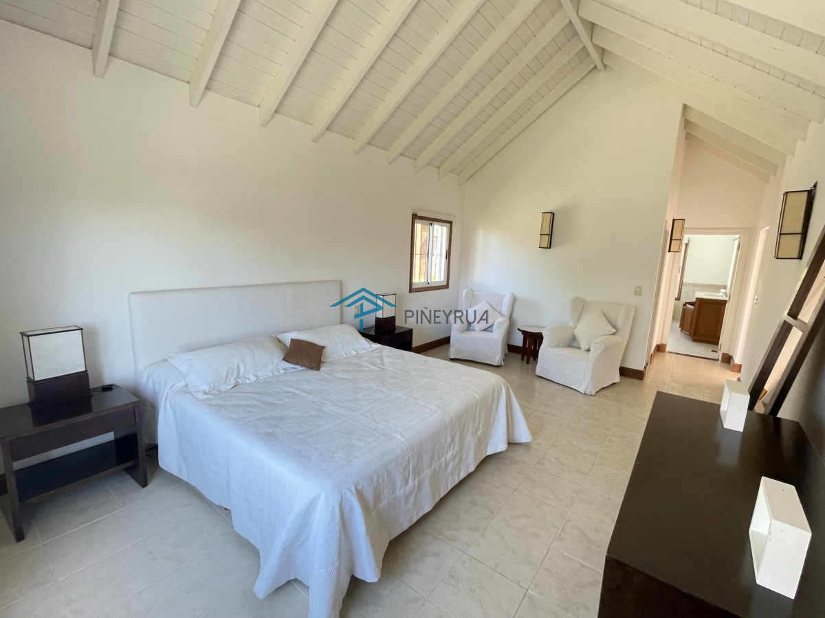 Casa ID.20 - ESPECTACULAR PROPIEDAD EN VENTA EN MONTOYA 5 DORMITORIOS