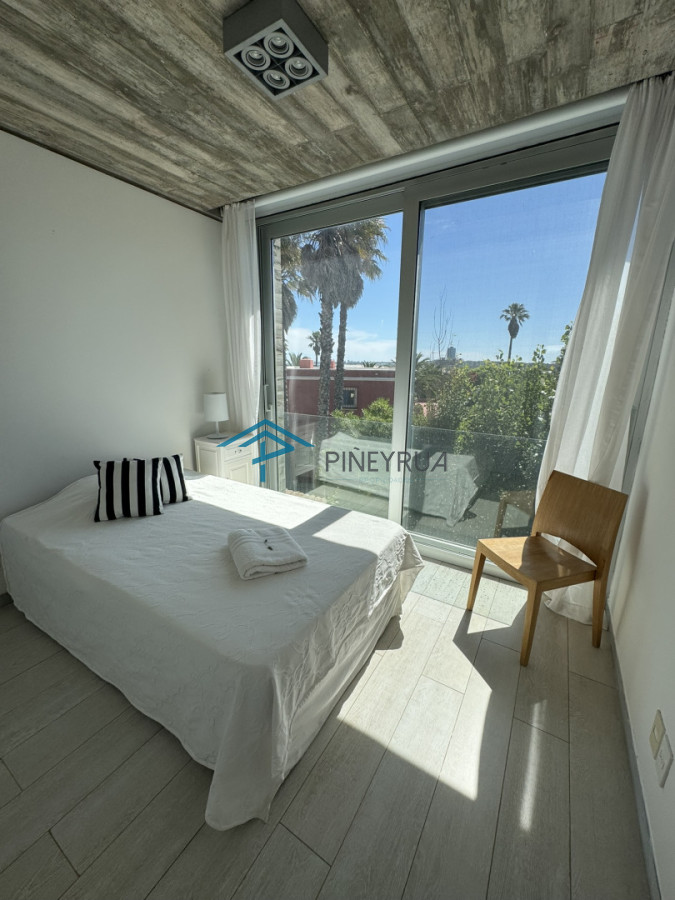 CASA EN VENTA EN LA BARRA A POCOS METROS DE LA PLAYA 5 DORMITORIOS