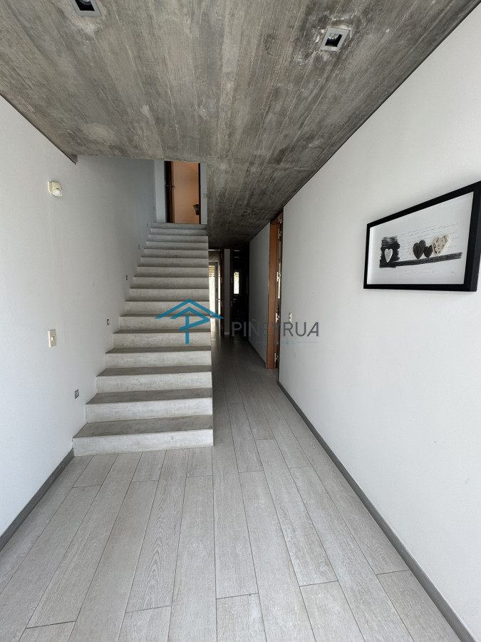 CASA EN VENTA EN LA BARRA A POCOS METROS DE LA PLAYA 5 DORMITORIOS