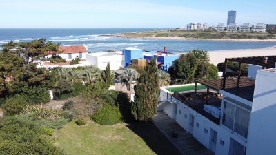 Proa, espectacular propiedad de 5 dormitorios a pasos del mar. 