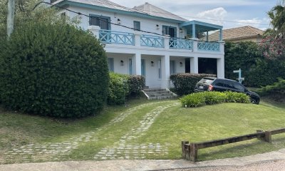 IMPECABLE PROPIEDAD EN LA BARRA A PASOS DEL MAR, 3 DORMITORIOS