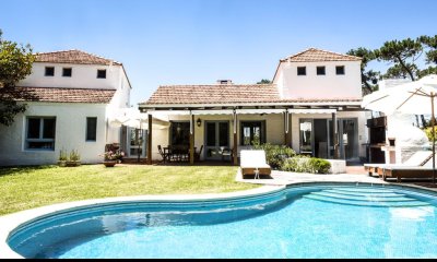 EN VENTA CASA EN MONTOYA CON VISTA AL MAR Y PISCINA 4 DORMITORIOS