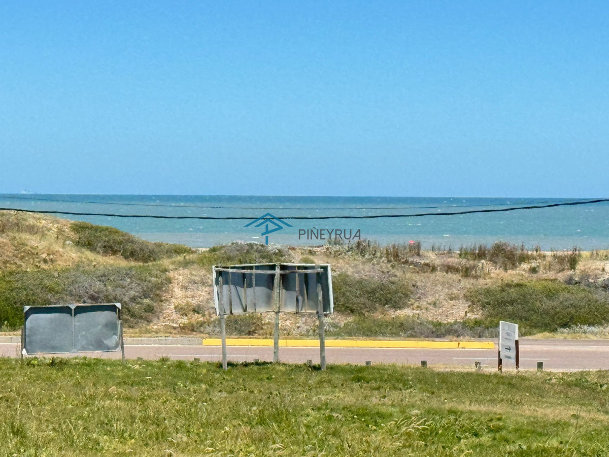 GRAN PREDIO frente a Playa Montoya