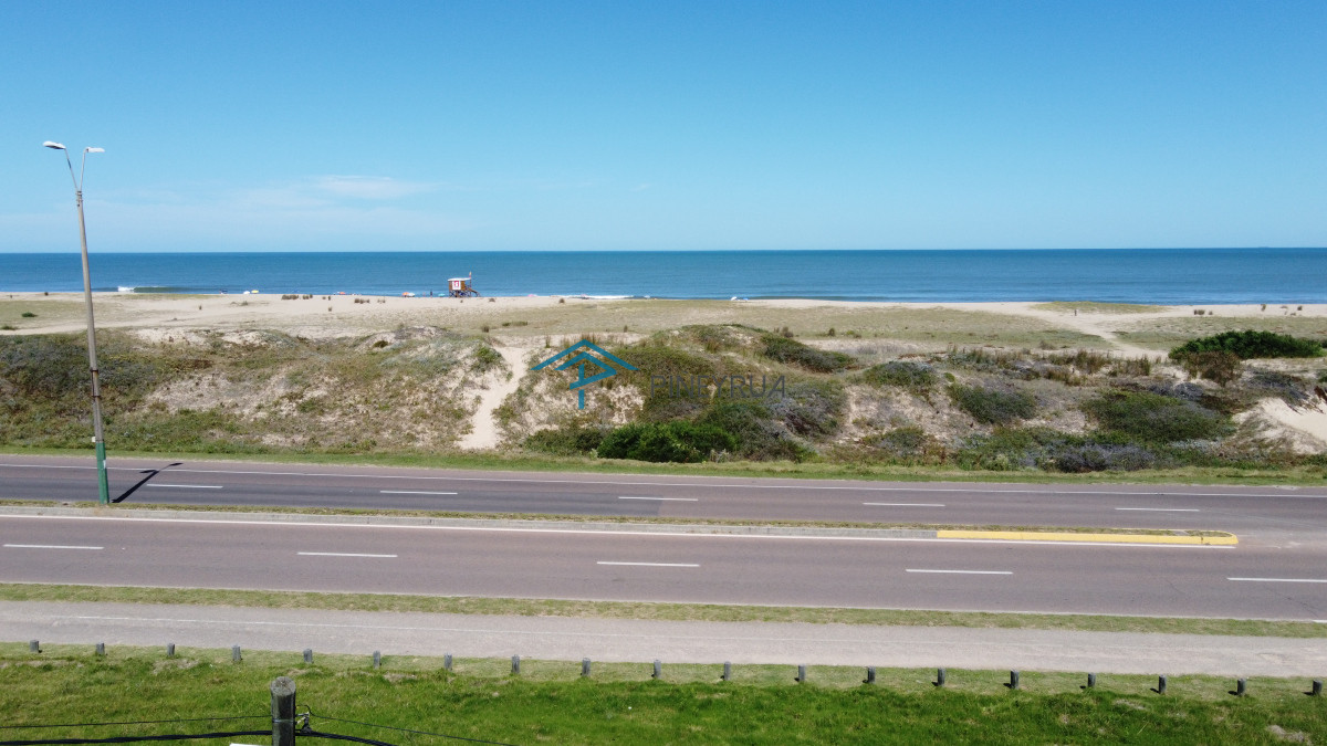 GRAN PREDIO frente a Playa Montoya