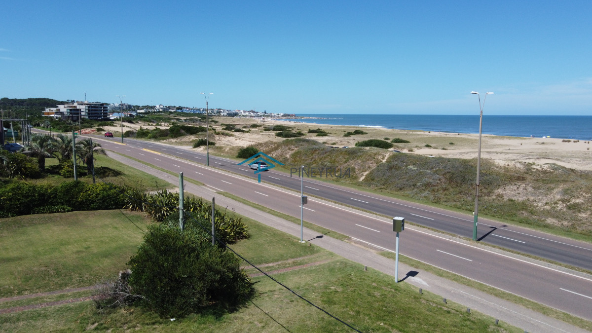 GRAN PREDIO frente a Playa Montoya