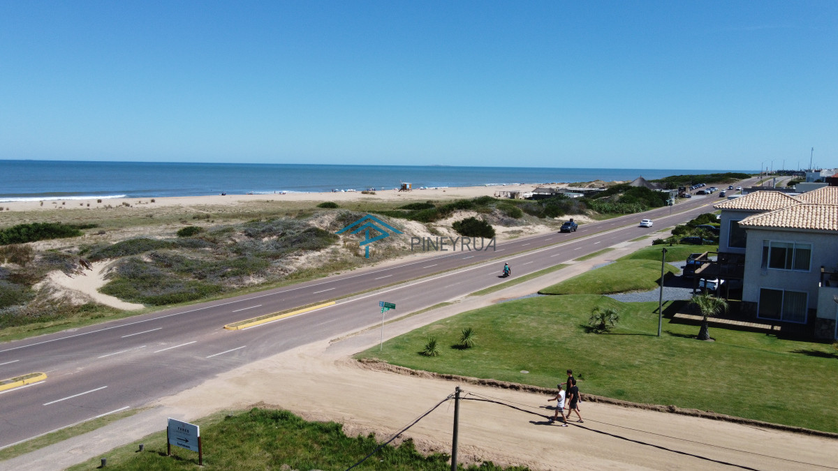 GRAN PREDIO frente a Playa Montoya