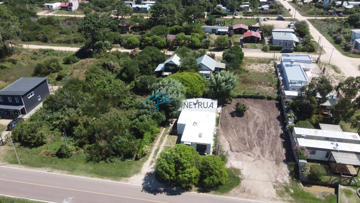 Lote en Balneario Buenos Aires sobre calle 38 a metros del mar.