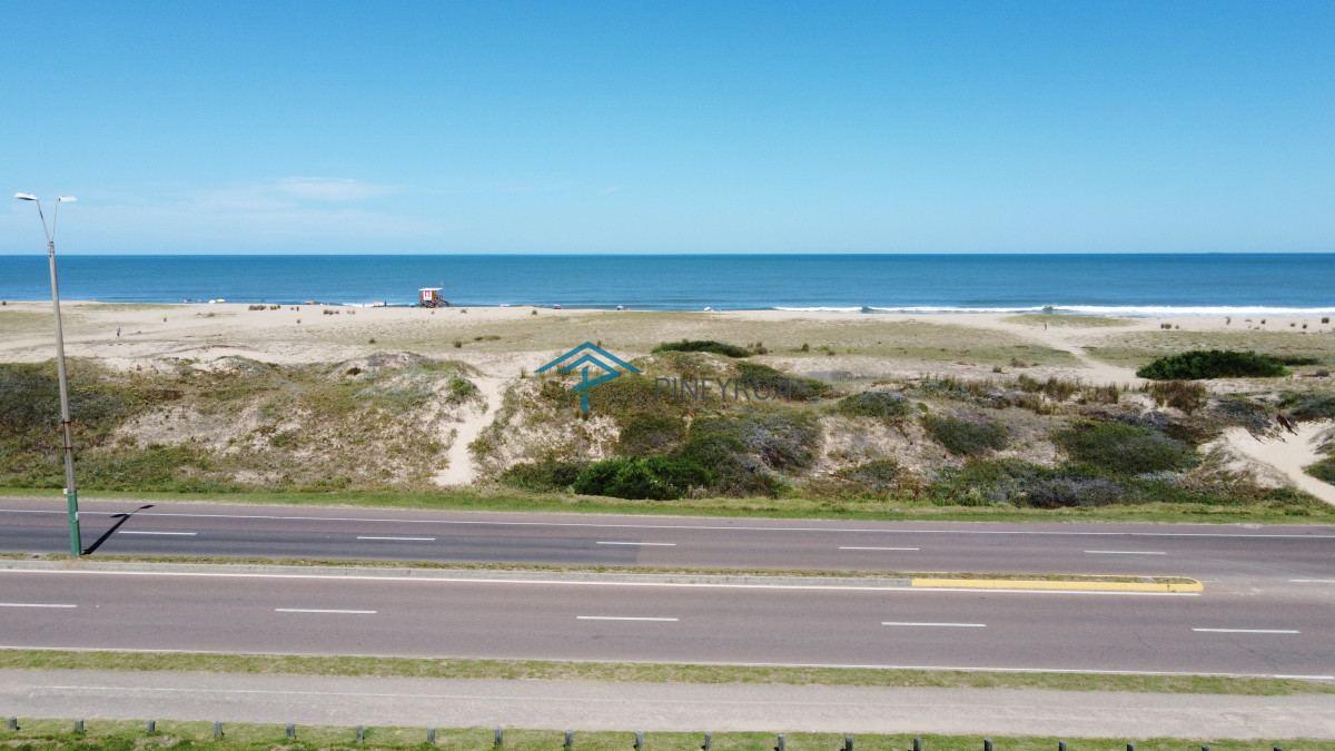 GRAN PREDIO frente a Playa Montoya