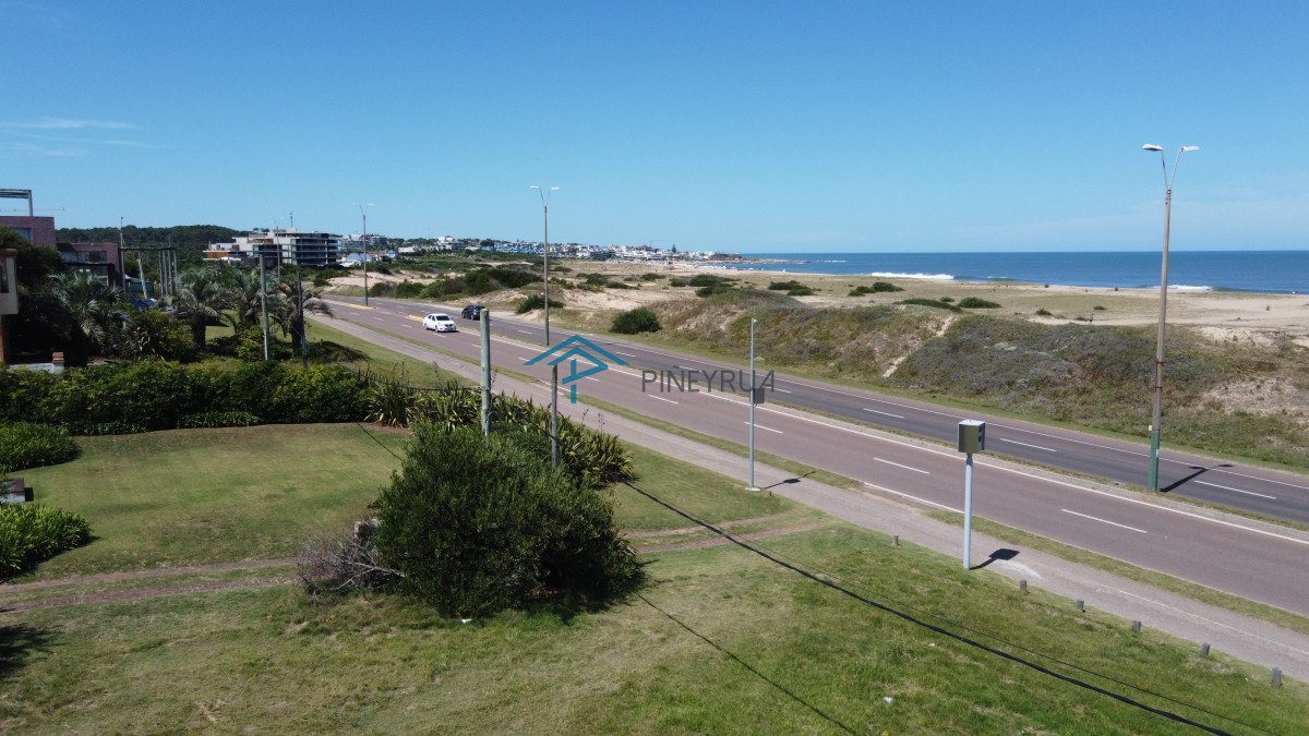 GRAN PREDIO frente a Playa Montoya