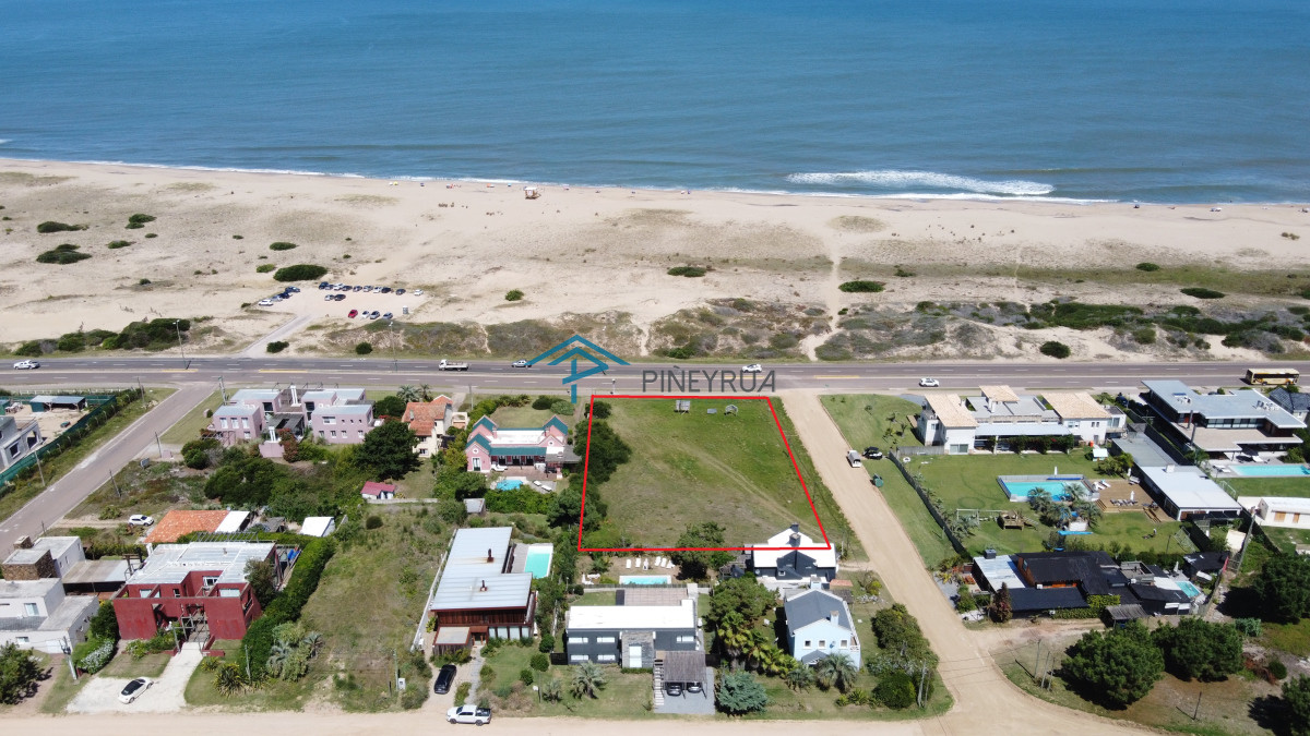 GRAN PREDIO frente a Playa Montoya