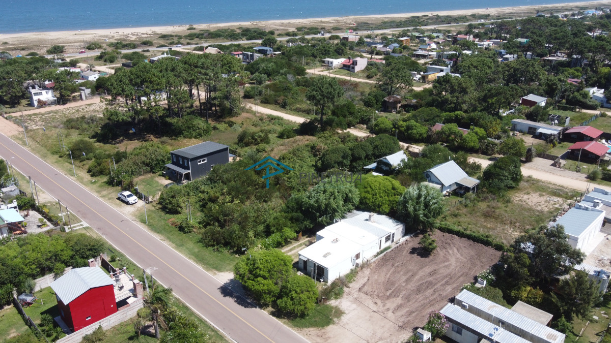 Lote en Balneario Buenos Aires sobre calle 38 a metros del mar.