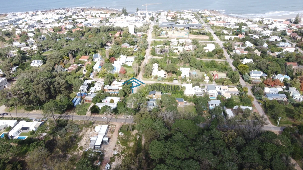 Excepcional  lote de 1200 m2 en La Barra, apto para propiedad horizontal