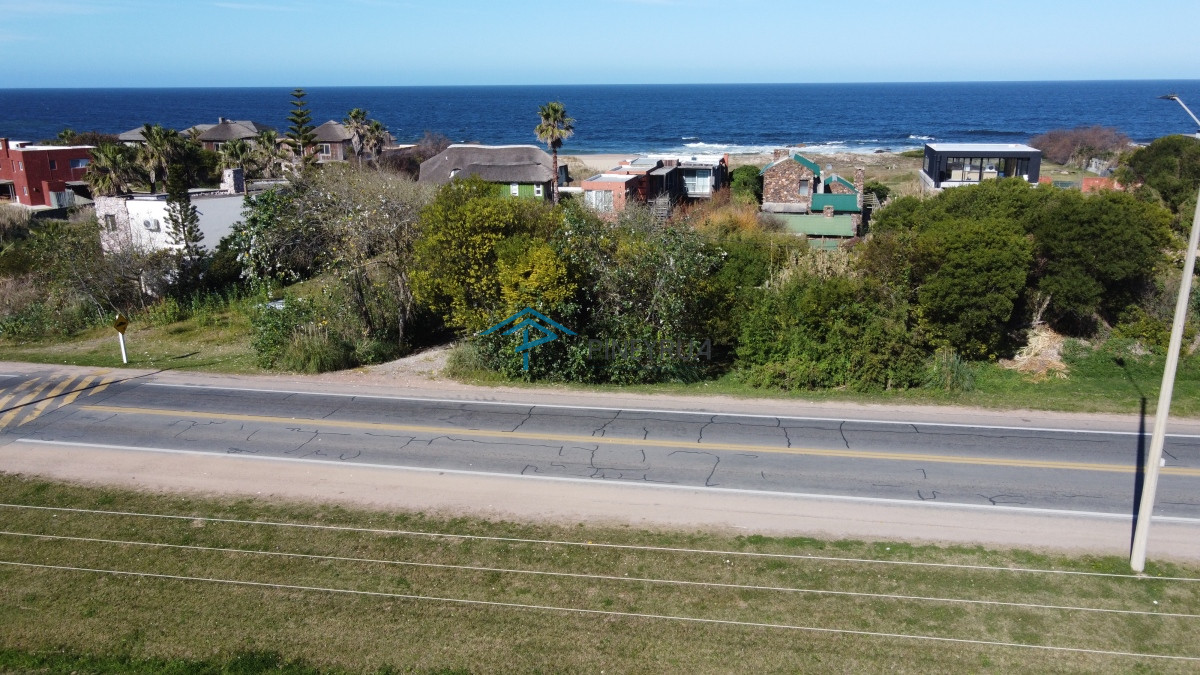 Terreno ID.367 - TERRENO DE 600 METROS SOBRE RUTA 10 EN ALTOS DE PUNTA PIEDRAS 