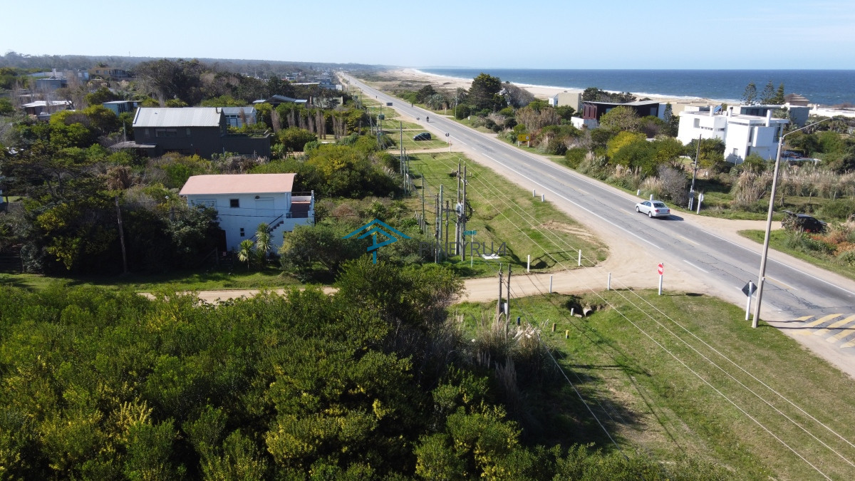 Terreno ID.367 - TERRENO DE 600 METROS SOBRE RUTA 10 EN ALTOS DE PUNTA PIEDRAS 