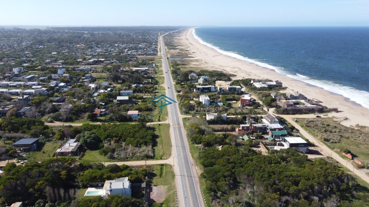 Terreno ID.367 - TERRENO DE 600 METROS SOBRE RUTA 10 EN ALTOS DE PUNTA PIEDRAS 