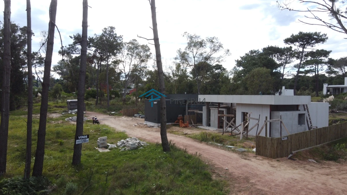 Excepcional  lote de 1200 m2 en La Barra, apto para propiedad horizontal