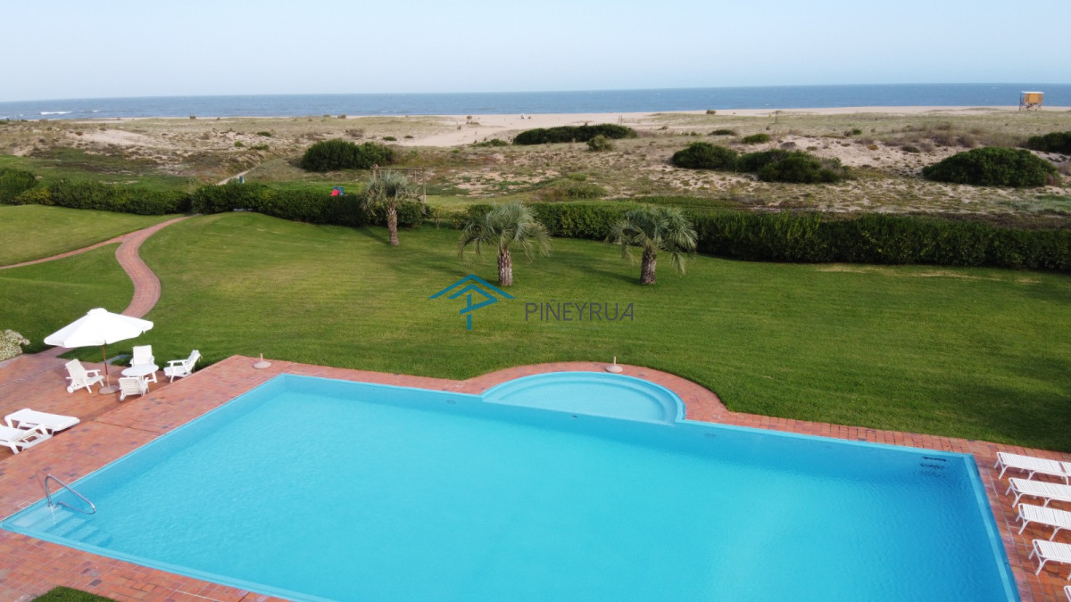 Apartamento ID.195 - APARTAMENTO EN VENTA EN MANANTIALES, PRIMERA LINEA 3 DORMITORIOS