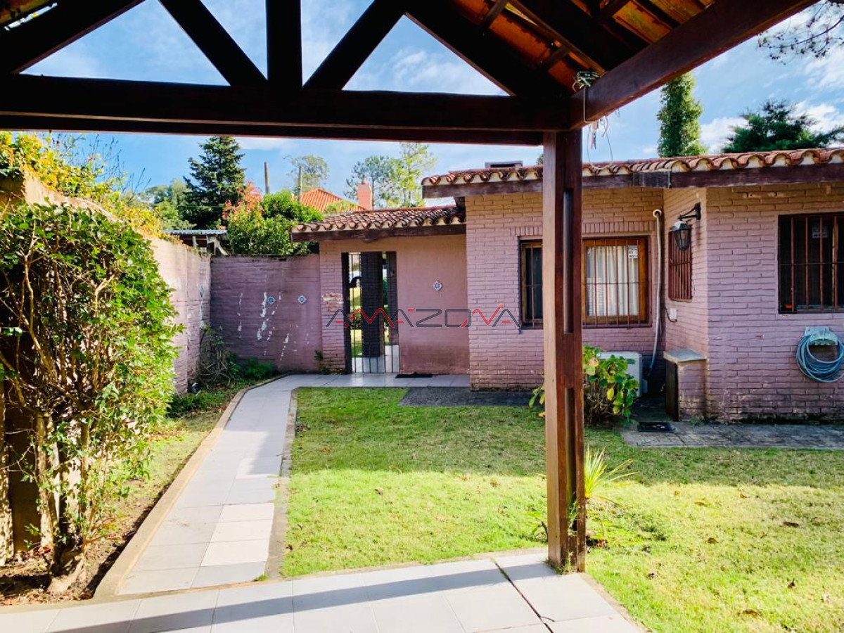 Casa ID.5666 -  Casa a Pasos del Mar  3 dormitorios y 2 baños