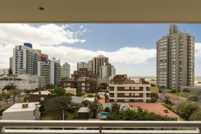 Venta  tres dormitorios playa brava