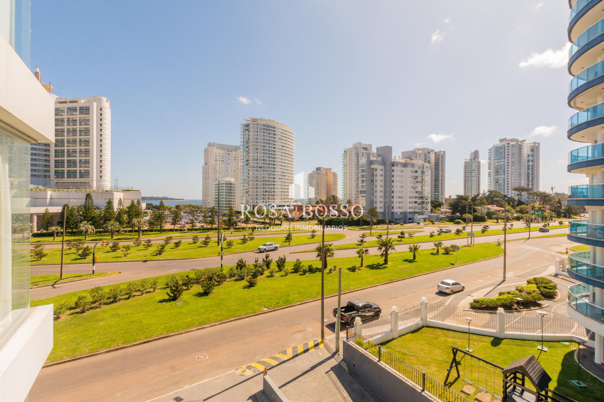 Apartamento ID.8833 - Venta Apartamento 3 dormitorios Playa Mansa Punta del Este