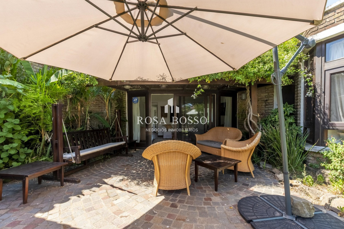 Casa ID.9096 - Venta Casa 8 dormitorios Playa Mansa Punta del Este