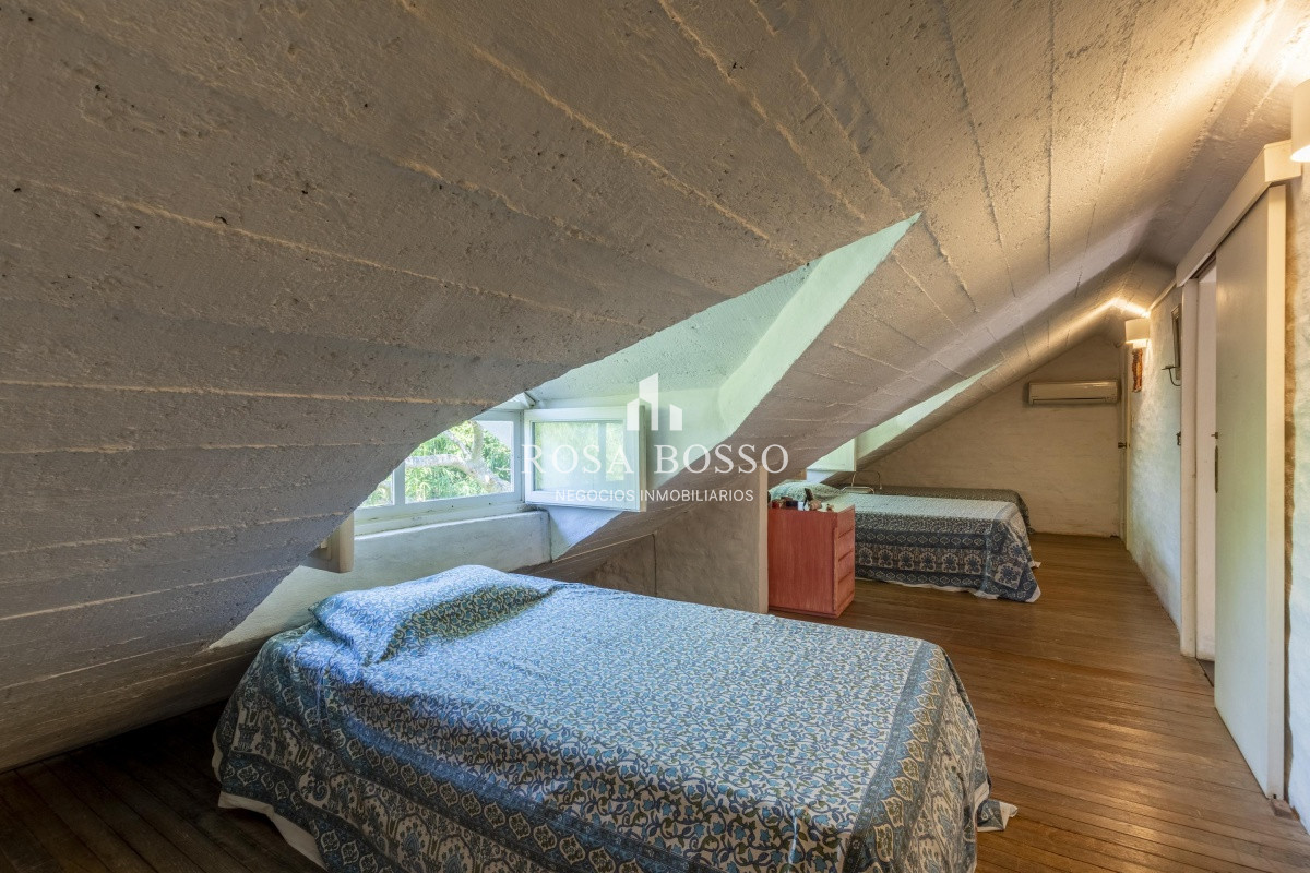 Casa ID.9096 - Venta Casa 8 dormitorios Playa Mansa Punta del Este