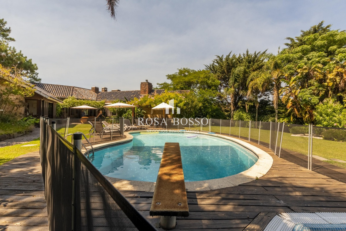 Casa ID.9096 - Venta Casa 8 dormitorios Playa Mansa Punta del Este
