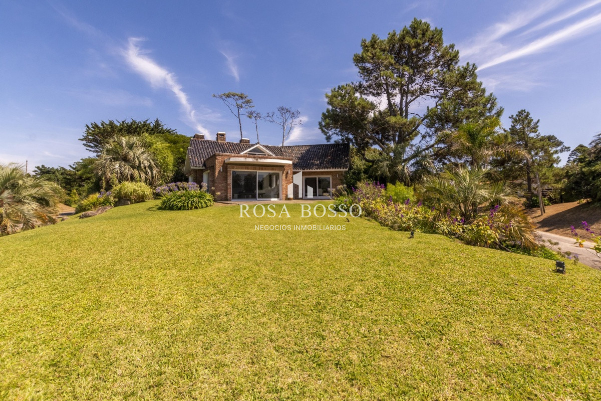 Casa ID.9096 - Venta Casa 8 dormitorios Playa Mansa Punta del Este