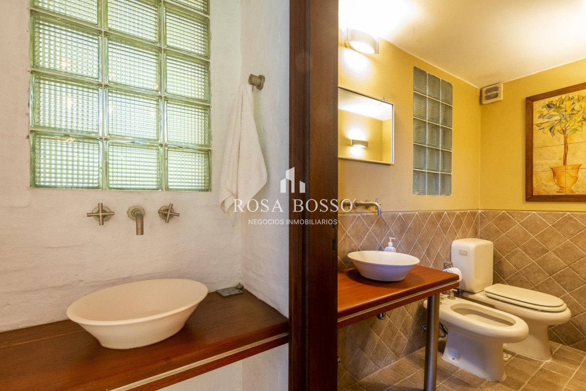 Casa ID.9096 - Venta Casa 8 dormitorios Playa Mansa Punta del Este
