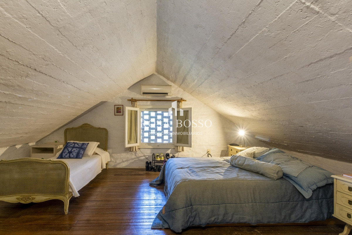 Casa ID.9096 - Venta Casa 8 dormitorios Playa Mansa Punta del Este