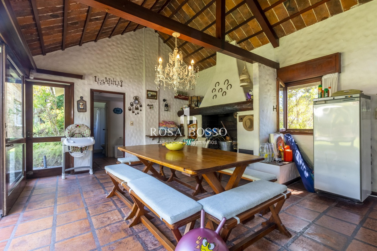 Casa ID.9096 - Venta Casa 8 dormitorios Playa Mansa Punta del Este