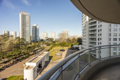 Venta Apartamento 3 dormitorios y dependencia en Ocean Drive Punta del Este