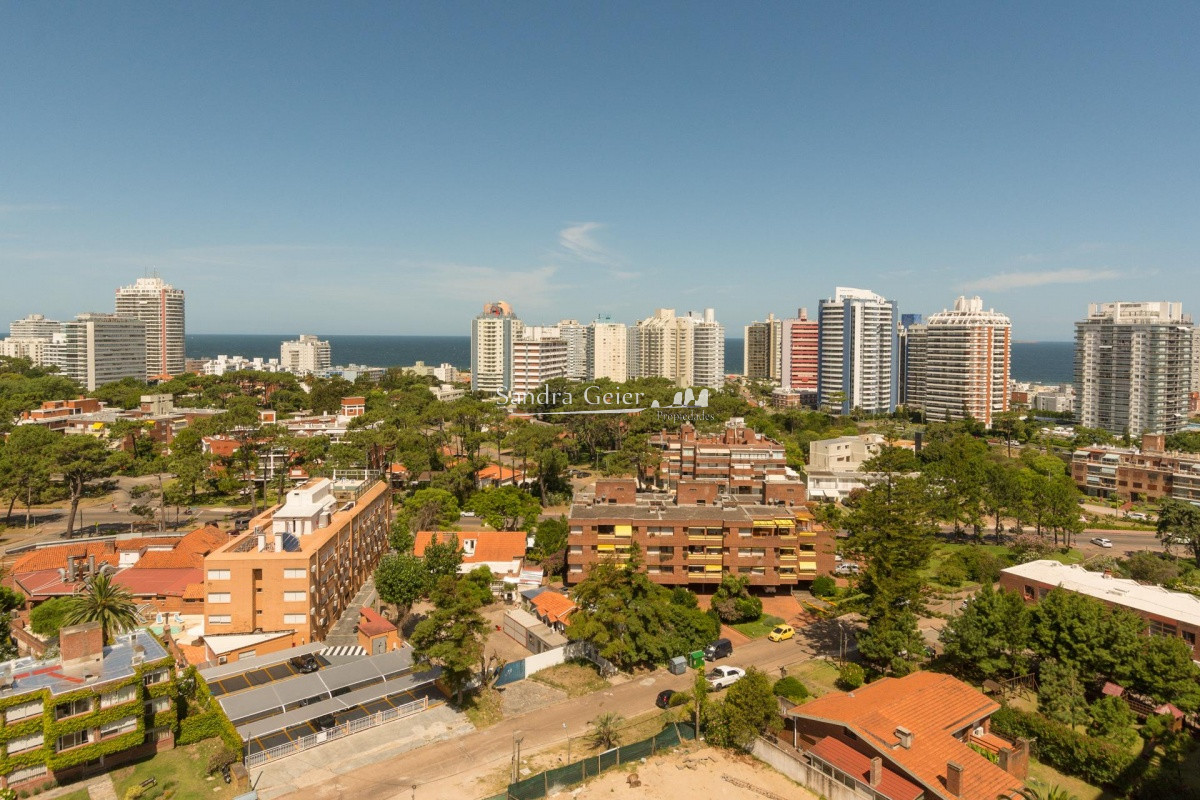 Apartamento ID.2491 -   Apartamento 2 dormitorios  Parrillero propio Mansa Punta del Este
