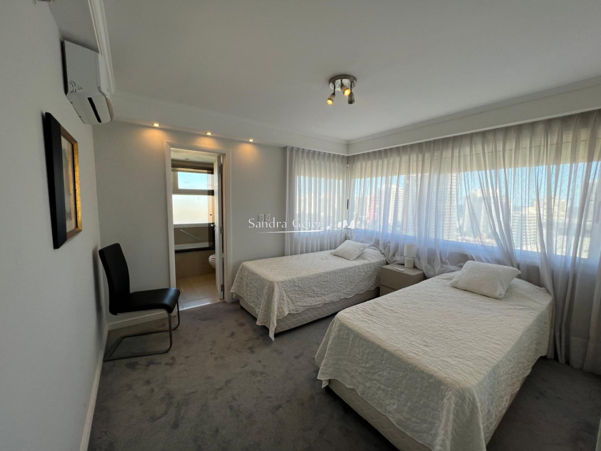 Apartamento ID.3186 - Venta apartamento 3 dormitorios más dependencia