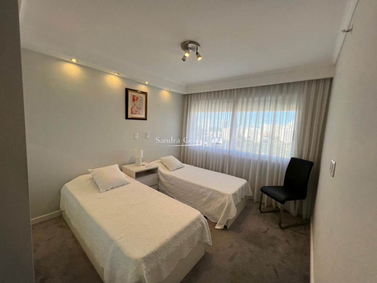 Apartamento ID.3186 - Venta apartamento 3 dormitorios más dependencia