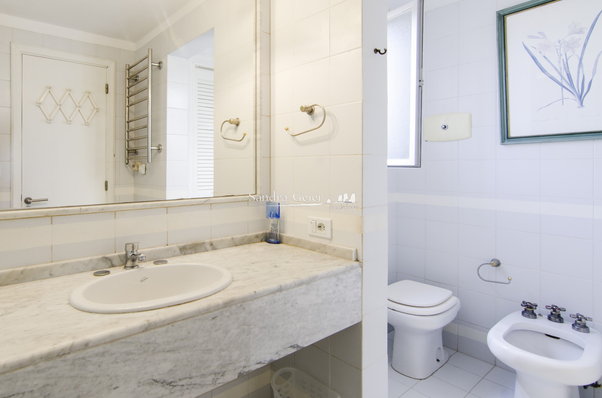 Apartamento ID.2943 - brava venta como una casa divina planta primera fila frente al mar