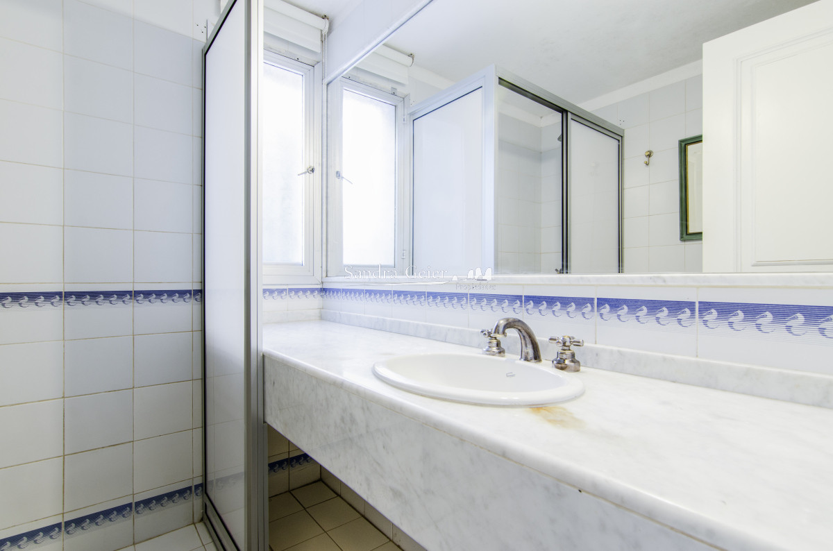 Apartamento ID.2943 - brava venta como una casa divina planta primera fila frente al mar