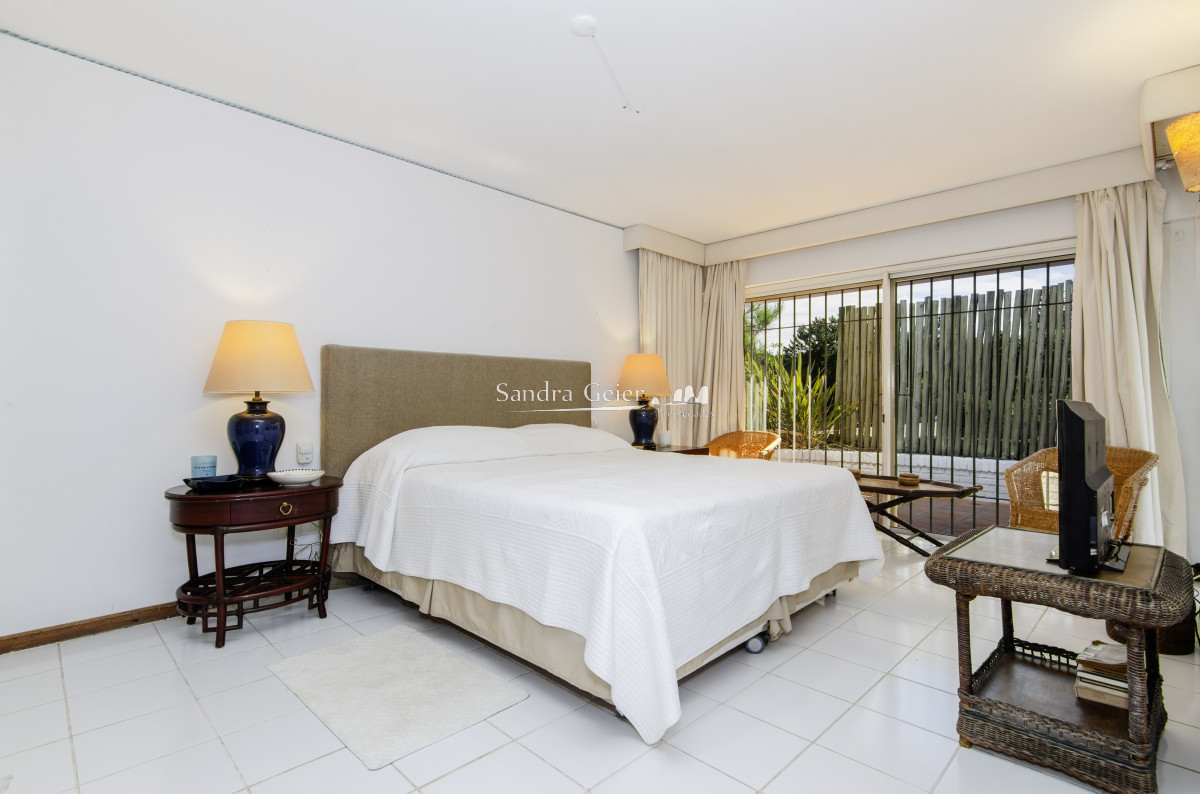 Apartamento ID.2943 - brava venta como una casa divina planta primera fila frente al mar