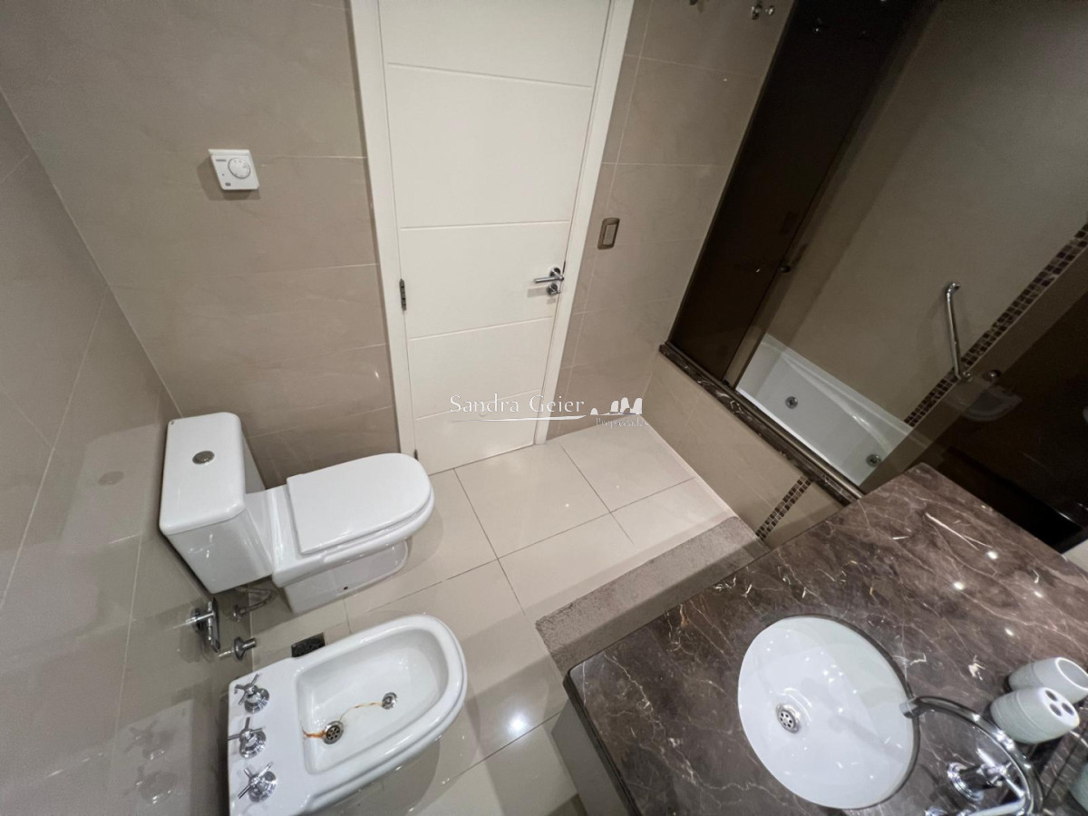 Apartamento ID.3186 - Venta apartamento 3 dormitorios más dependencia