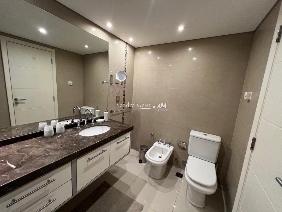 Apartamento ID.3186 - Venta apartamento 3 dormitorios más dependencia