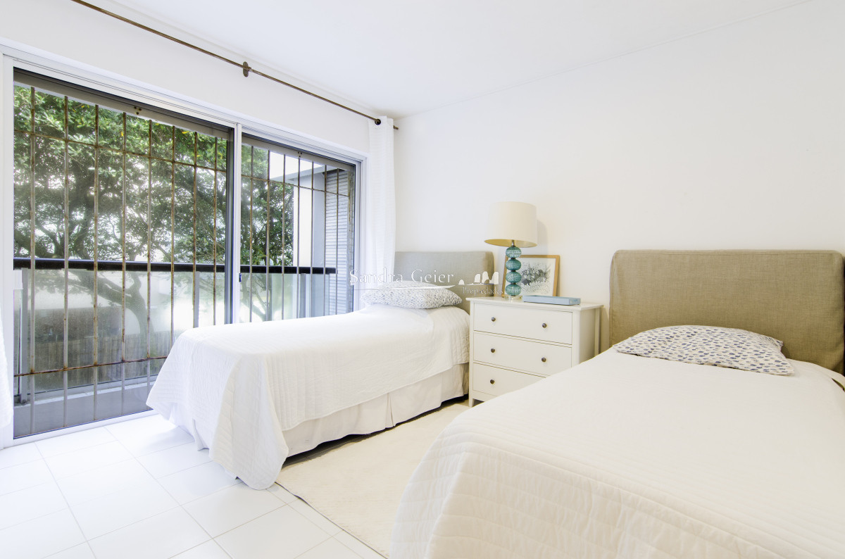 Apartamento ID.2943 - brava venta como una casa divina planta primera fila frente al mar