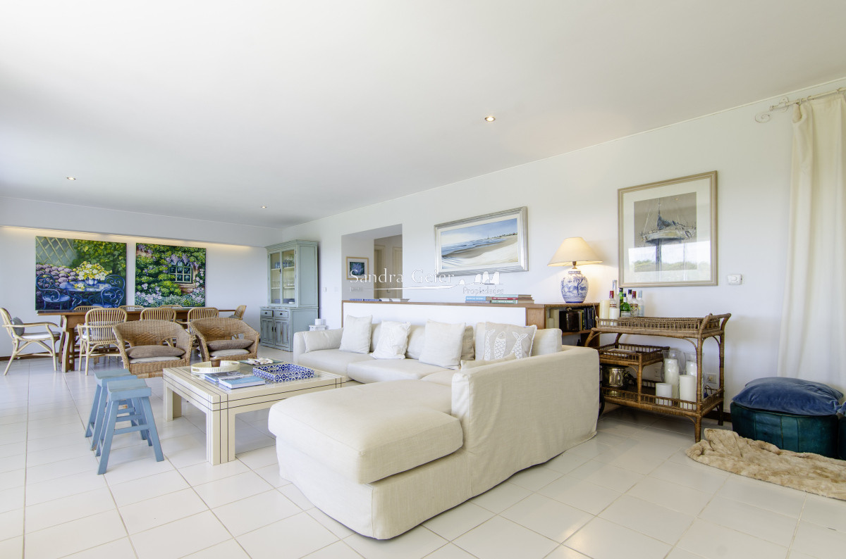 Apartamento ID.2943 - brava venta como una casa divina planta primera fila frente al mar