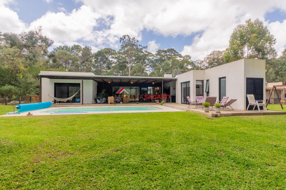 Casa ID.3890 - Venta Casa 4 dormitorios en Barrio Privado, Solanas, Punta del Este