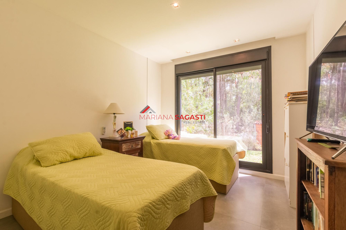 Casa ID.3890 - Venta Casa 4 dormitorios en Barrio Privado, Solanas, Punta del Este