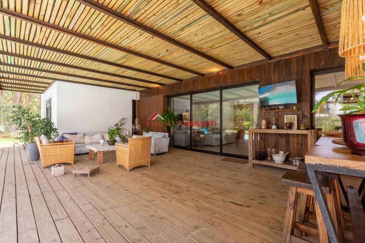 Casa ID.3890 - Venta Casa 4 dormitorios en Barrio Privado, Solanas, Punta del Este