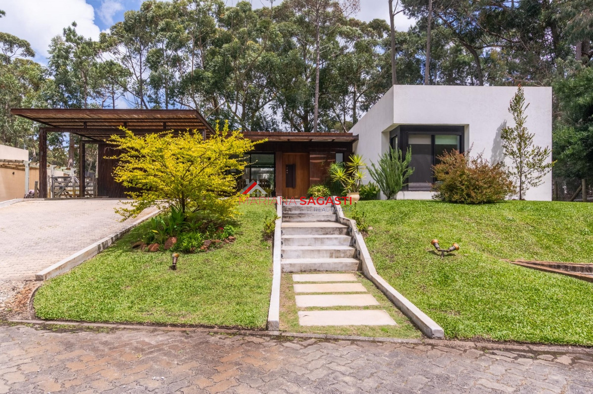 Casa ID.3890 - Venta Casa 4 dormitorios en Barrio Privado, Solanas, Punta del Este