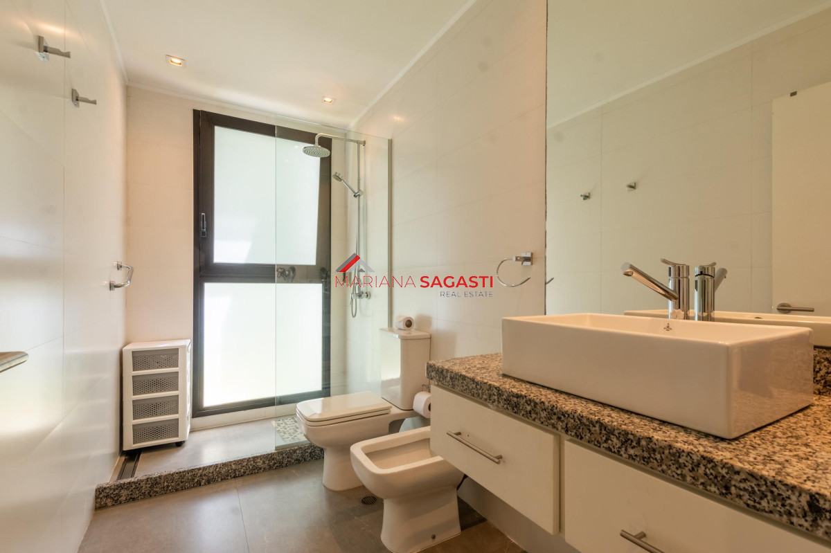 Casa ID.3890 - Venta Casa 4 dormitorios en Barrio Privado, Solanas, Punta del Este