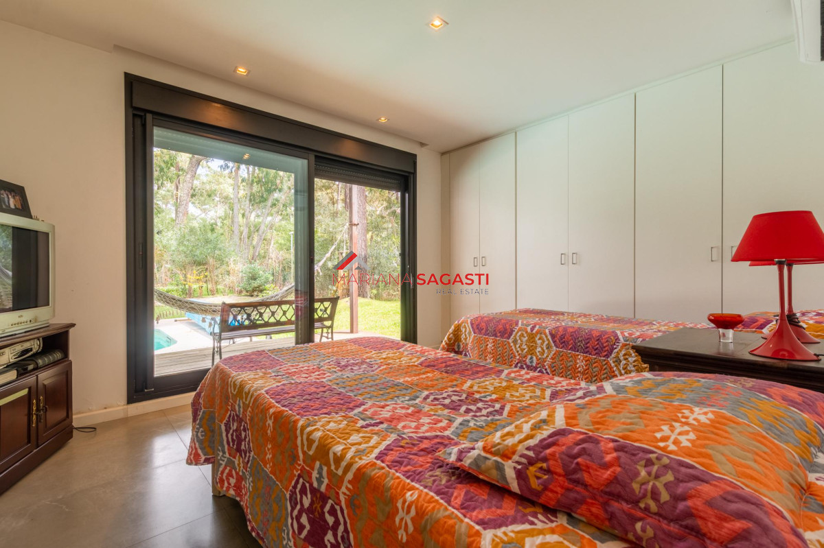 Casa ID.3890 - Venta Casa 4 dormitorios en Barrio Privado, Solanas, Punta del Este